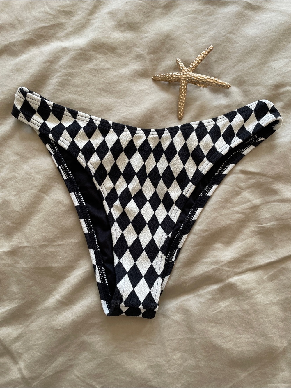 S          NWOT.  Billabong    Black and White Diamond-Print Bikini Bottom
